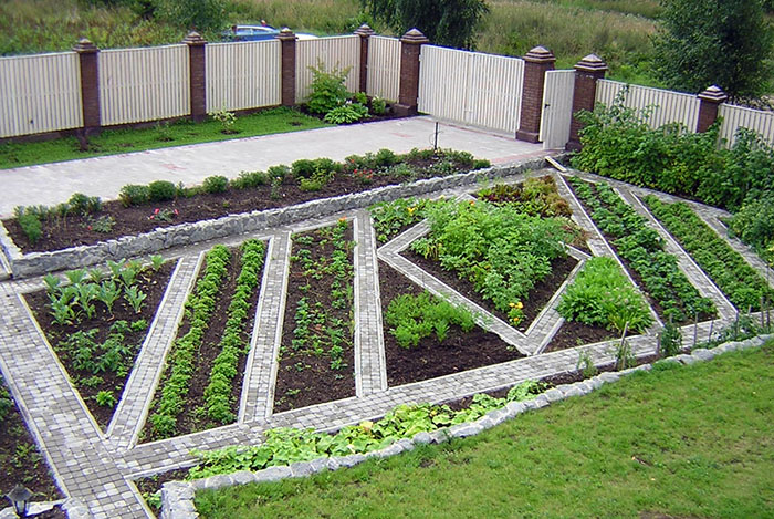 55 увлекательных идей для украшения сада своими руками